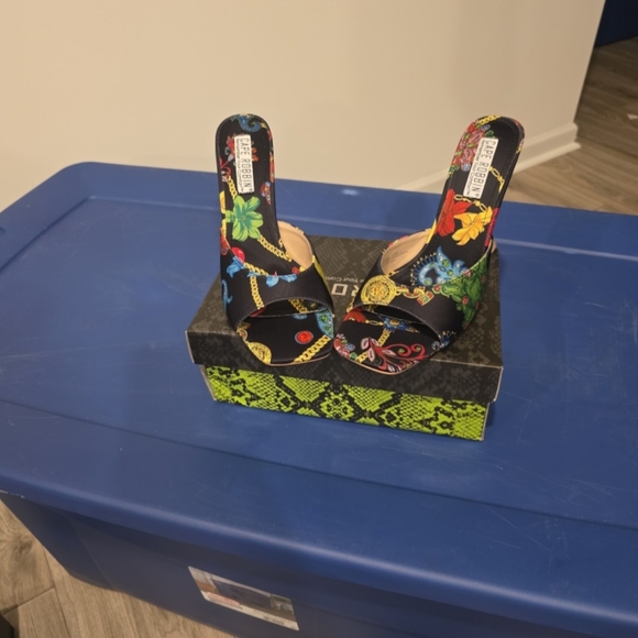 Cape Robbin Black Multicolor Heels - Picture 3 of 7